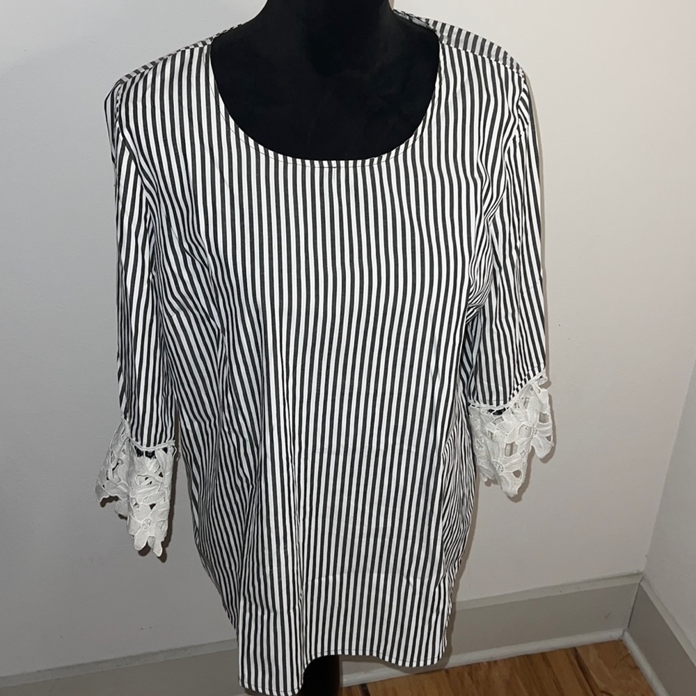 Notations dark gray‎ white stripes crochet detail at sleeves round collar top L